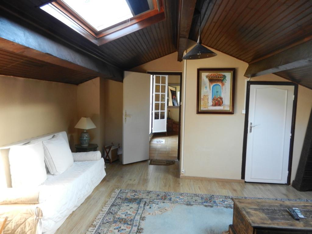 Monica Di Casa de Férias